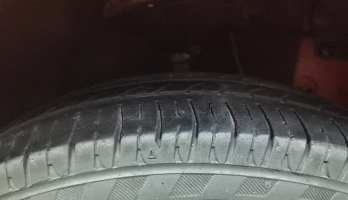 2013 Hyundai Eon ERA +, CNG, Manual, 63,178 km, Right Front Tyre Tread