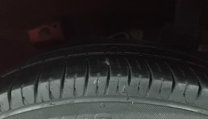 2013 Hyundai Eon ERA +, CNG, Manual, 63,178 km, Left Rear Tyre Tread