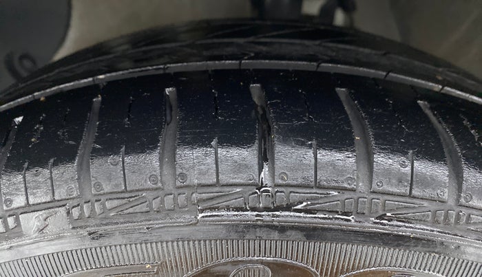 2020 Hyundai Xcent S 1.2, Petrol, Manual, 32,256 km, Left Front Tyre Tread