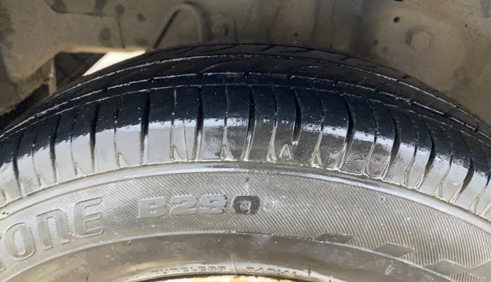 2016 Hyundai Eon ERA +, Petrol, Manual, 65,616 km, Right Rear Tyre Tread