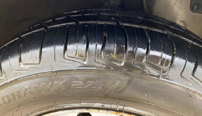 2016 Hyundai Eon ERA +, Petrol, Manual, 65,616 km, Right Front Tyre Tread