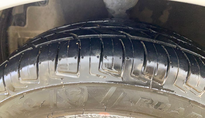 2016 Hyundai Eon ERA +, Petrol, Manual, 65,616 km, Left Front Tyre Tread