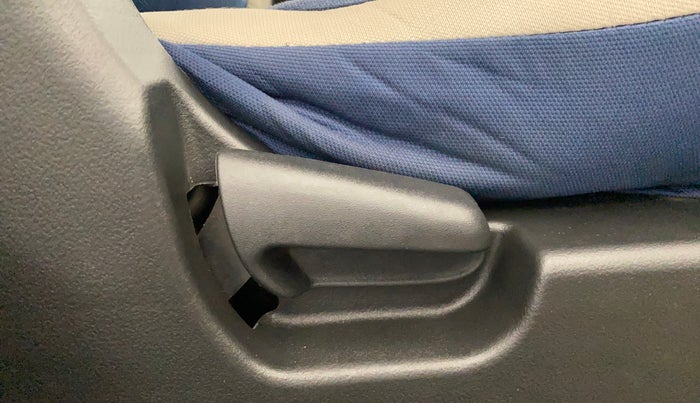 2017 Maruti Wagon R 1.0 VXI, Petrol, Manual, 41,273 km, Driver Side Adjustment Panel