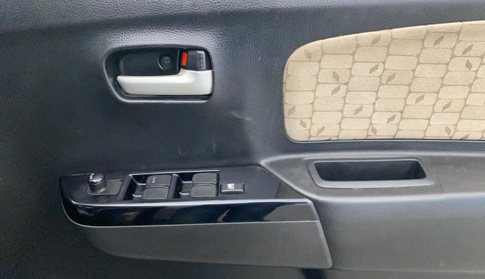 2017 Maruti Wagon R 1.0 VXI, Petrol, Manual, 41,273 km, Driver Side Door Panels Control