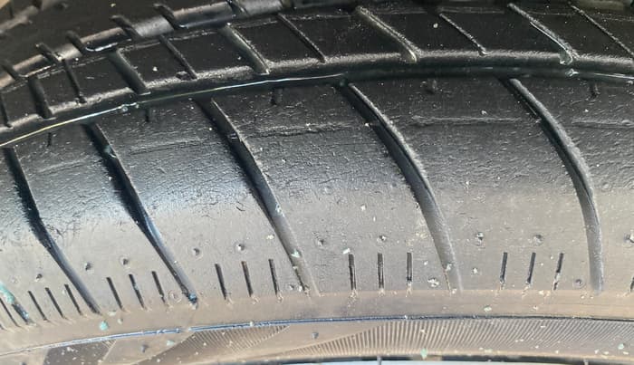 2015 Honda Brio S MT, Petrol, Manual, 26,647 km, Left Front Tyre Tread