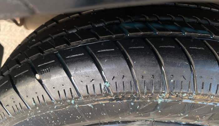 2015 Honda Brio S MT, Petrol, Manual, 26,647 km, Right Rear Tyre Tread