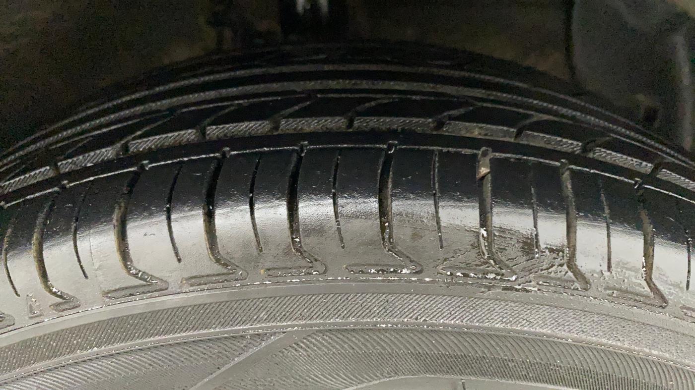 2017 Hyundai Xcent SX 1.2, CNG, Manual, 66,650 km, Right Front Tyre Tread