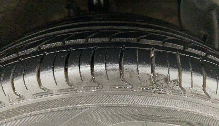 2017 Hyundai Xcent SX 1.2, CNG, Manual, 66,650 km, Right Front Tyre Tread