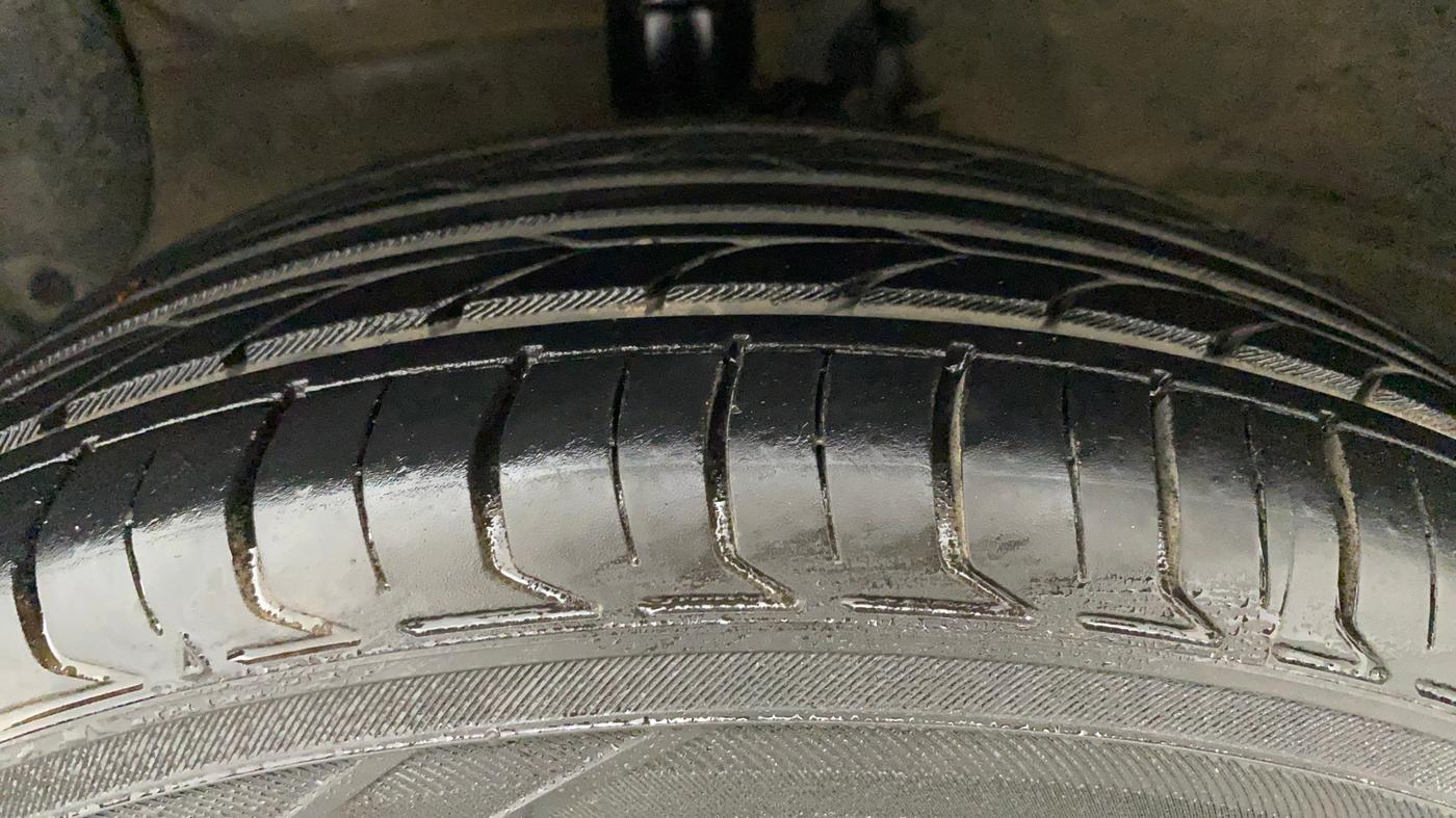 2017 Hyundai Xcent SX 1.2, CNG, Manual, 66,650 km, Left Front Tyre Tread