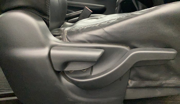 2017 Honda Brio VX AT, Petrol, Automatic, 50,114 km, Driver Side Adjustment Panel