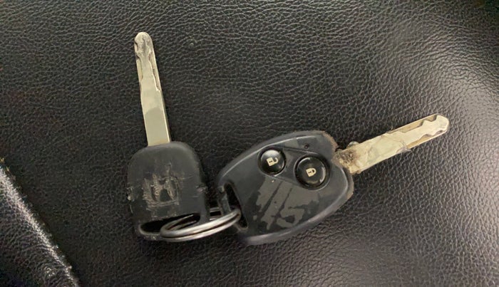 2017 Honda Brio VX AT, Petrol, Automatic, 50,114 km, Key Close Up