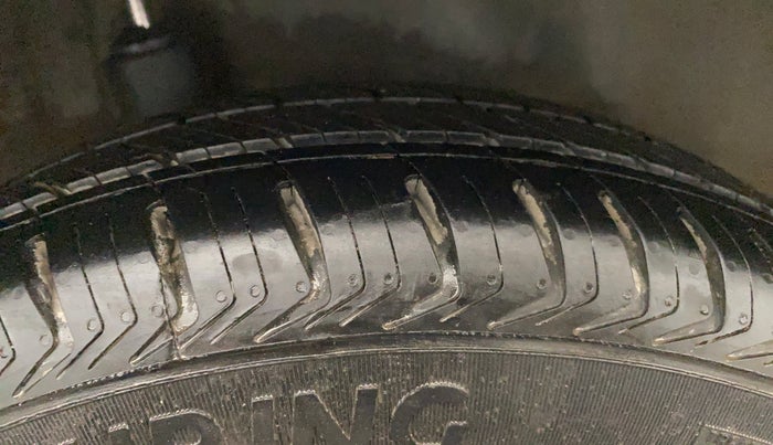 2017 Honda Brio VX AT, Petrol, Automatic, 50,114 km, Right Rear Tyre Tread