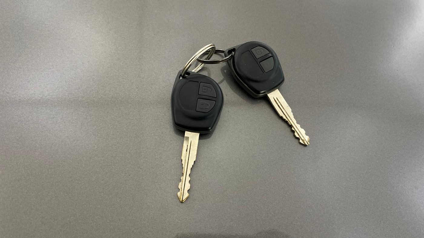 2014 Maruti Swift VXI, Petrol, Manual, 32,907 km, Key Close Up