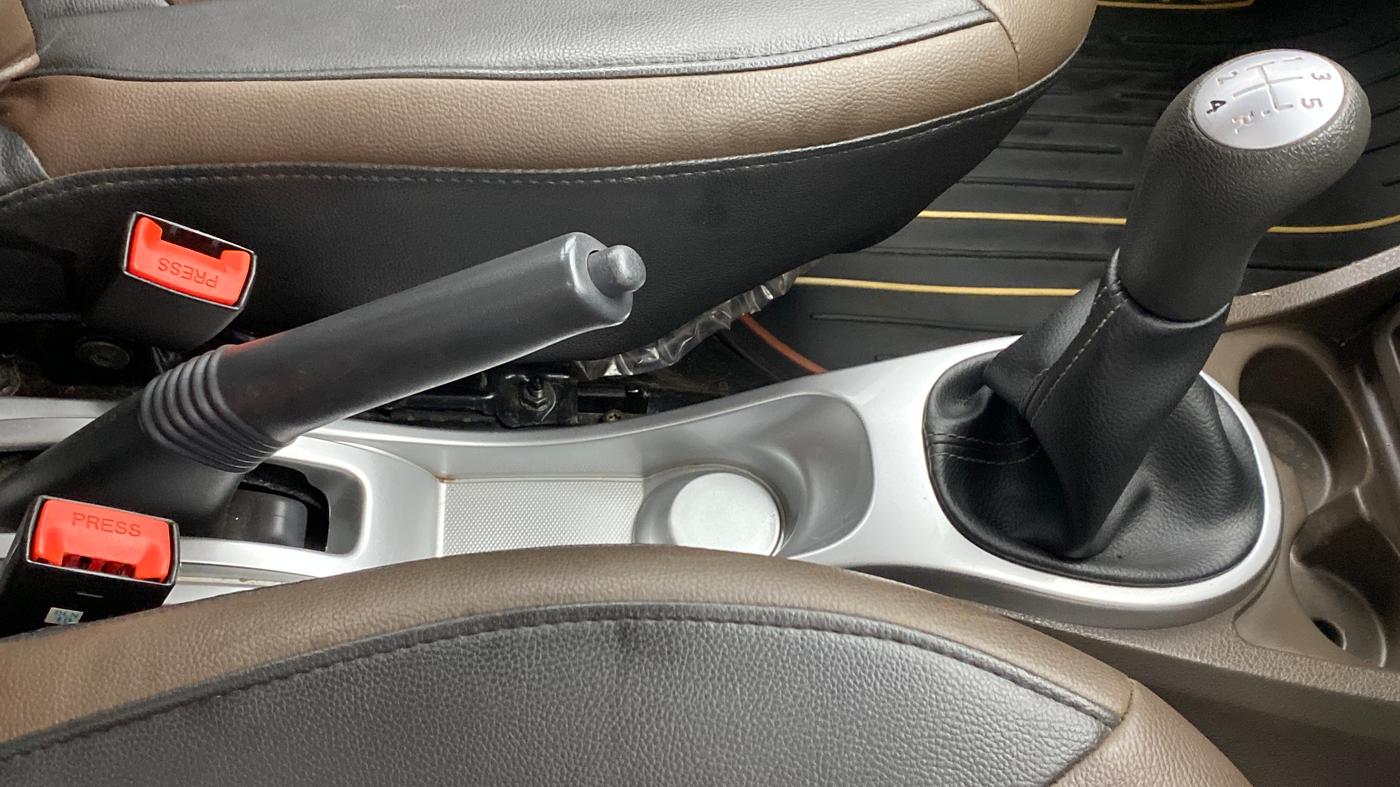2019 Renault Duster RXS 85 PS, Diesel, Manual, 49,125 km, Gear Lever
