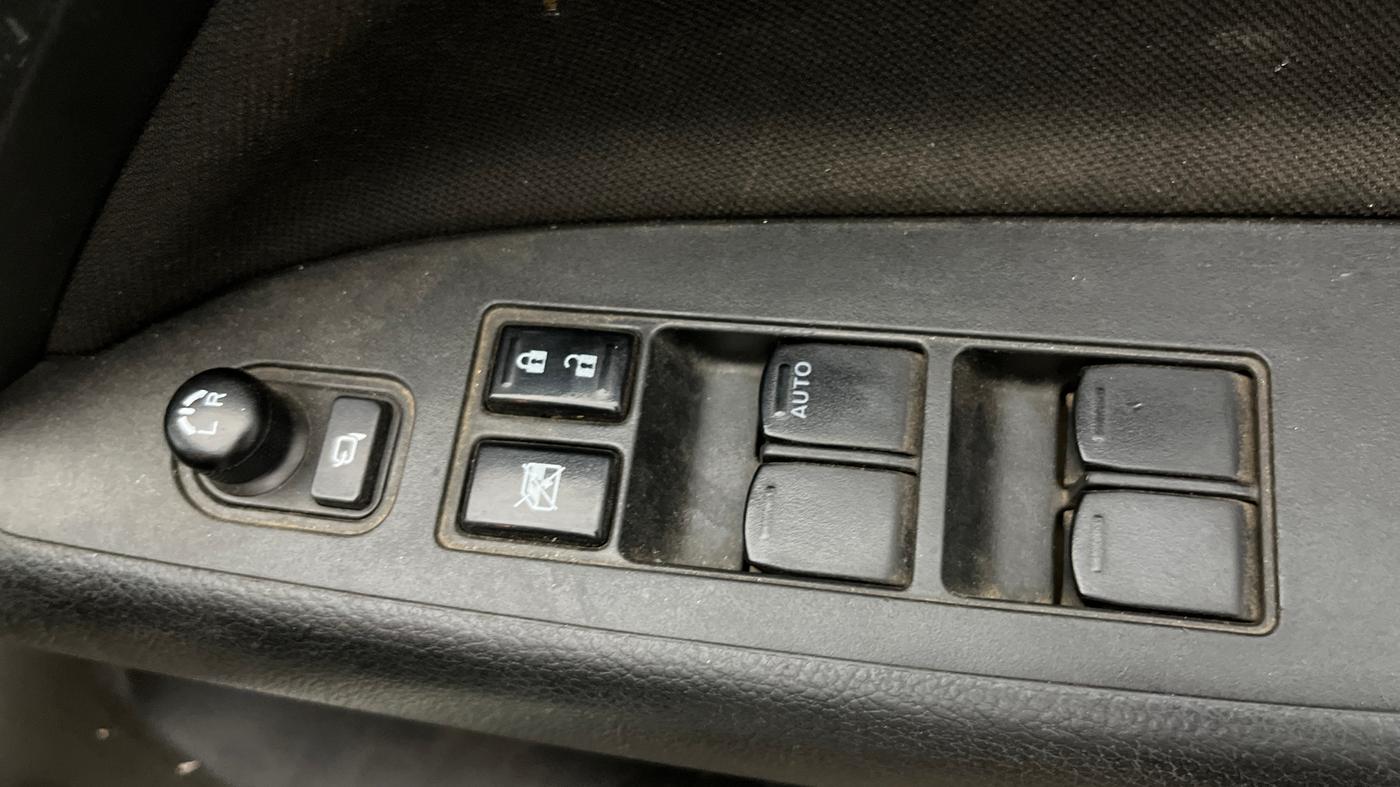 2023 Maruti BREZZA VXI SMART HYBRID, Petrol, Manual, 51,609 km, Driver Side Door Panels Control