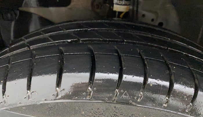 2013 Honda Brio S MT, Petrol, Manual, 27,460 km, Left Front Tyre Tread