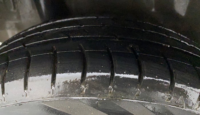 2013 Honda Brio S MT, Petrol, Manual, 27,460 km, Right Rear Tyre Tread