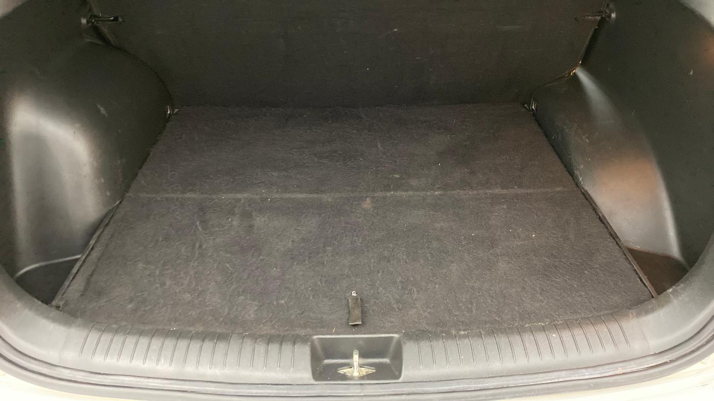 2016 Hyundai Creta 1.6 SX PLUS PETROL, Petrol, Manual, 82,962 km, Boot Inside