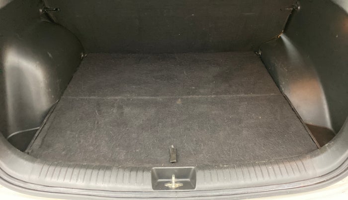2016 Hyundai Creta 1.6 SX PLUS PETROL, Petrol, Manual, 82,962 km, Boot Inside