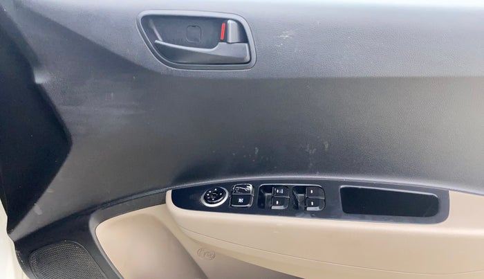 2014 Hyundai Grand i10 MAGNA 1.2 KAPPA VTVT, Petrol, Manual, 71,989 km, Driver Side Door Panels Control