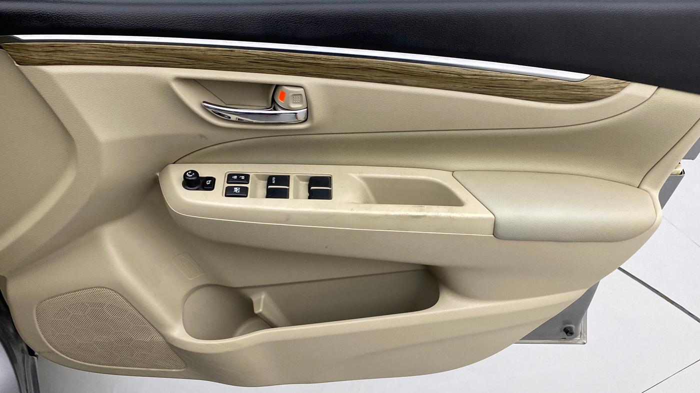 2019 Maruti Ciaz ALPHA 1.5 AT SHVS, Petrol, Automatic, 50,335 km, Driver Side Door Panels Control