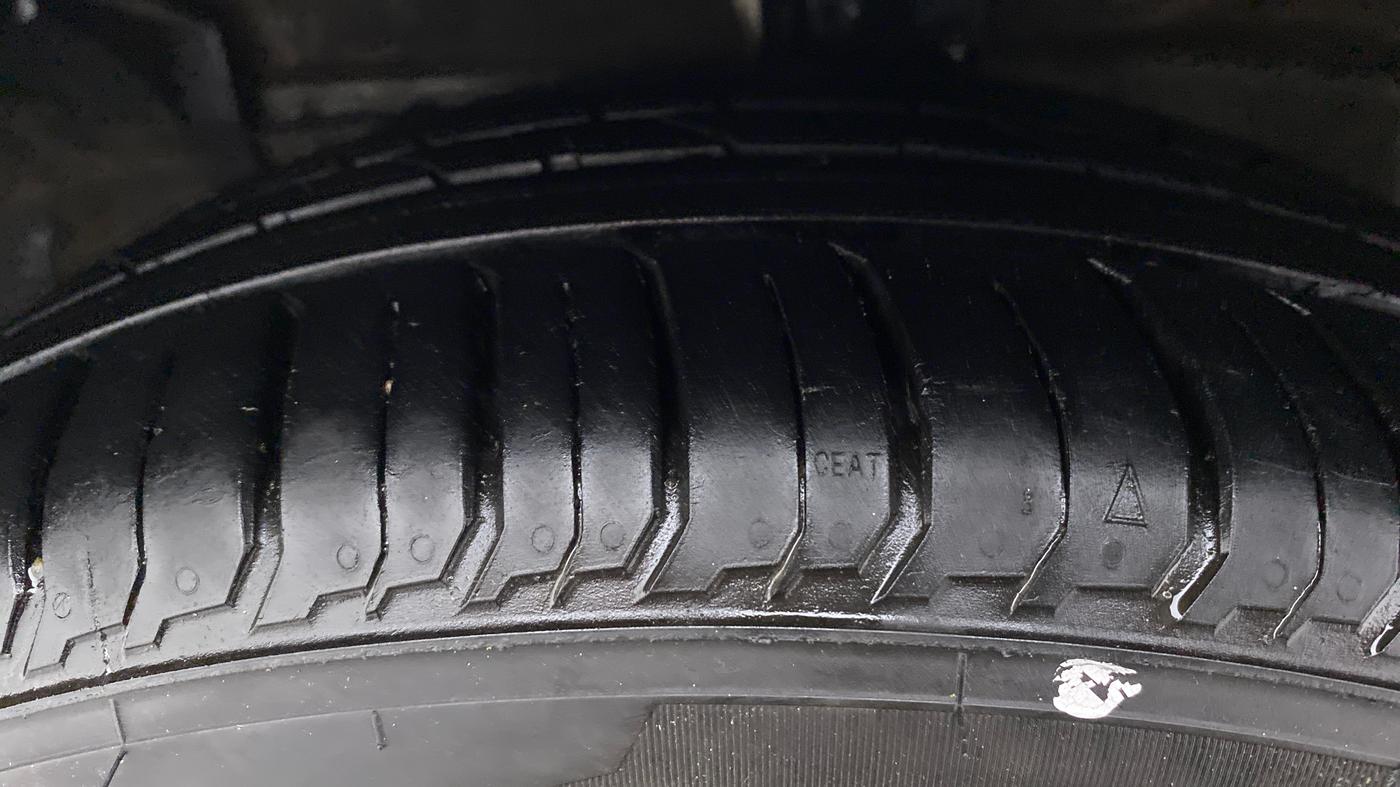 2019 Maruti Ciaz ALPHA 1.5 AT SHVS, Petrol, Automatic, 50,335 km, Left Front Tyre Tread