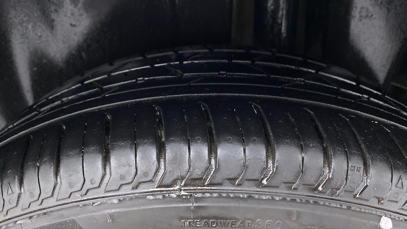 2019 Maruti Ciaz ALPHA 1.5 AT SHVS, Petrol, Automatic, 50,335 km, Left Rear Tyre Tread