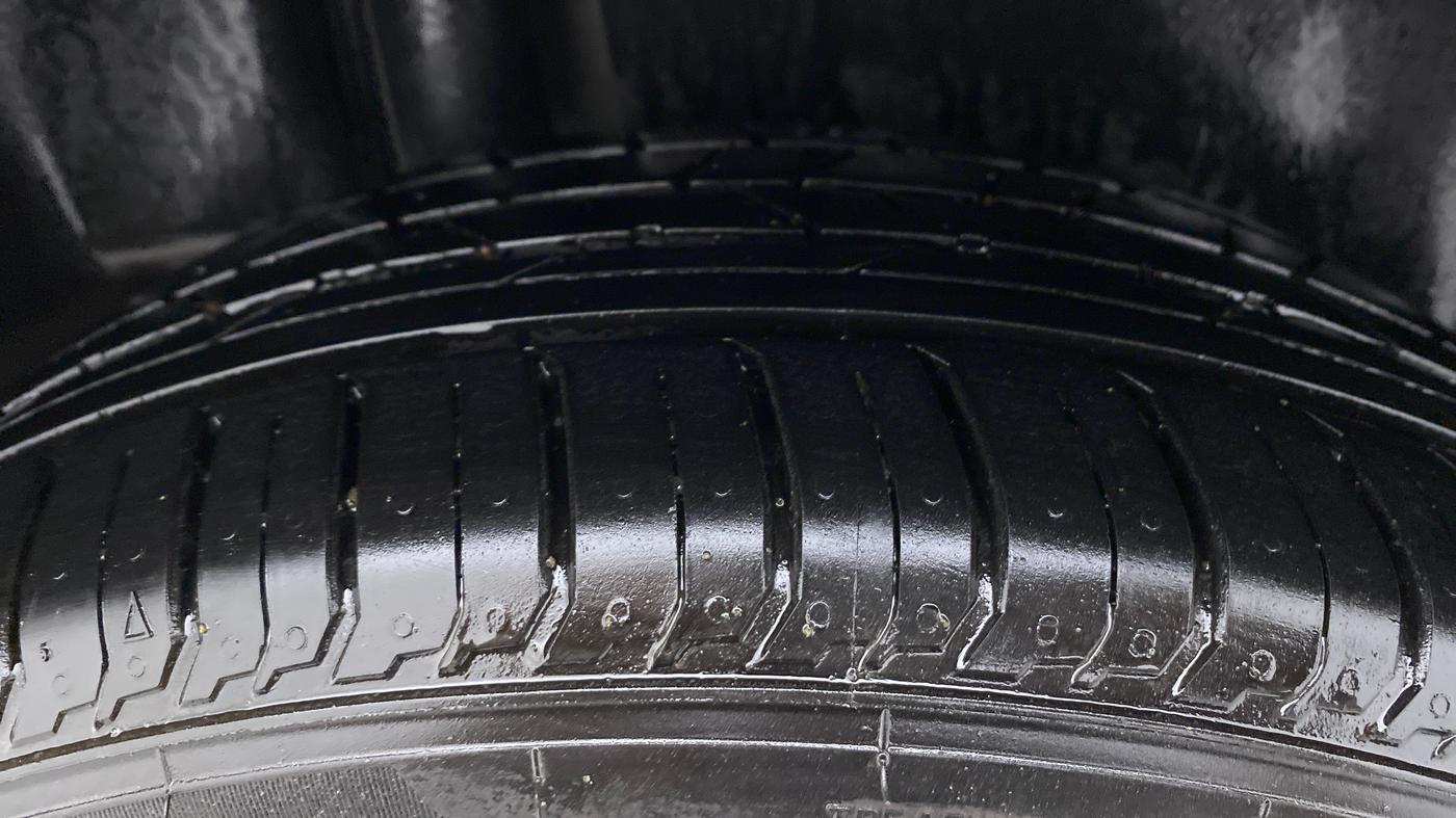 2019 Maruti Ciaz ALPHA 1.5 AT SHVS, Petrol, Automatic, 50,335 km, Right Rear Tyre Tread
