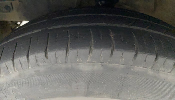 2015 Hyundai i10 MAGNA 1.1, Petrol, Manual, 74,053 km, Left Front Tyre Tread