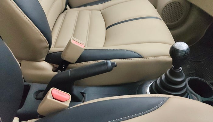 2015 Honda Amaze 1.2L I-VTEC S, Petrol, Manual, 65,964 km, Gear Lever