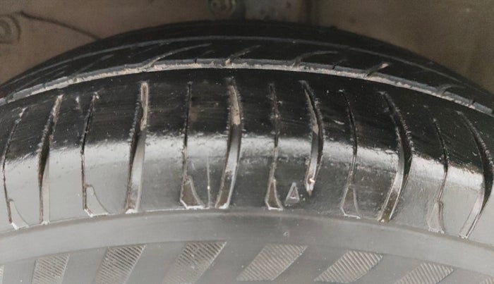 2015 Honda Amaze 1.2L I-VTEC S, Petrol, Manual, 65,964 km, Left Front Tyre Tread