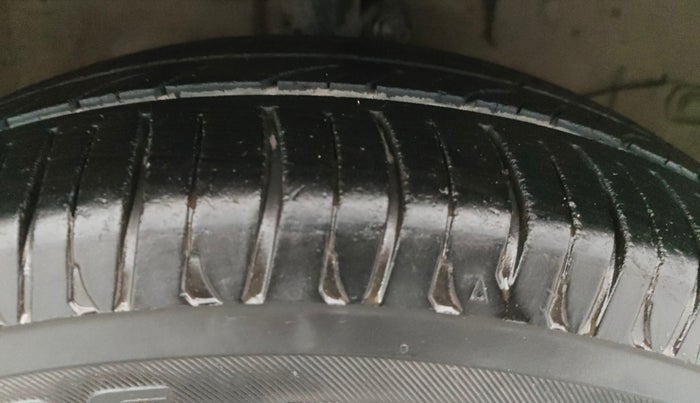 2015 Honda Amaze 1.2L I-VTEC S, Petrol, Manual, 65,964 km, Right Front Tyre Tread