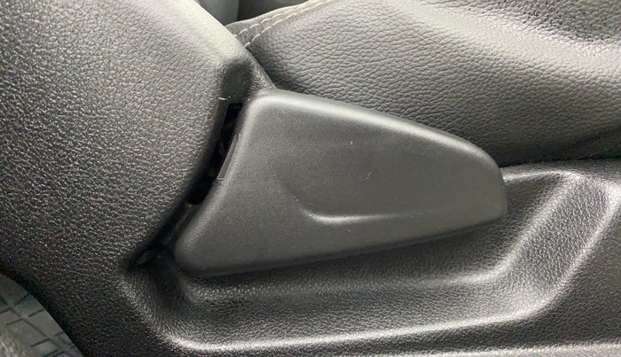 2018 Renault Kwid RXT 1.0, Petrol, Manual, 34,566 km, Driver Side Adjustment Panel