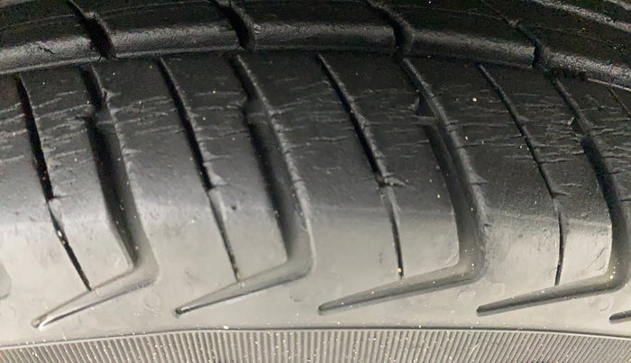 2018 Renault Kwid RXT 1.0, Petrol, Manual, 34,566 km, Right Front Tyre Tread