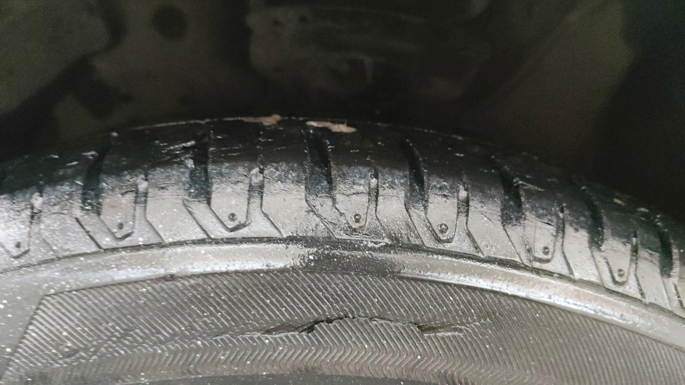 2014 Hyundai Verna FLUIDIC 1.6 VTVT SX OPT, Petrol, Manual, 47,752 km, Left Front Tyre Tread
