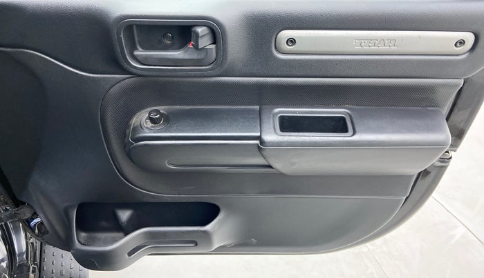 2021 Mahindra Thar LX PETROL HT 4WD AT, Petrol, Automatic, 27,408 km, Driver Side Door Panels Control