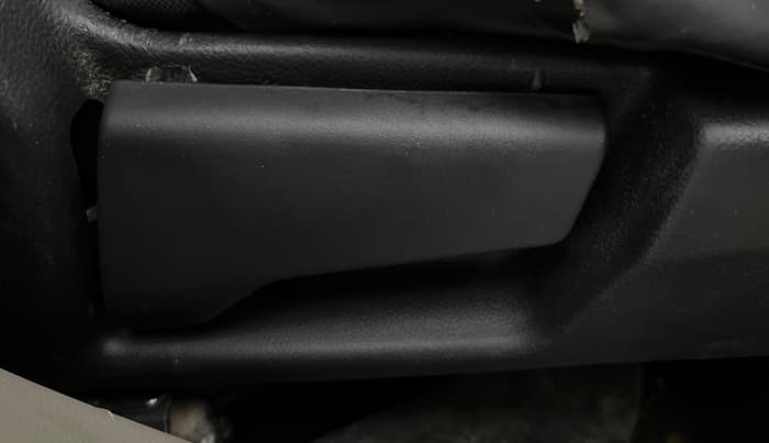 2024 Renault TRIBER RXT, Petrol, Manual, 30,558 km, Driver Side Adjustment Panel