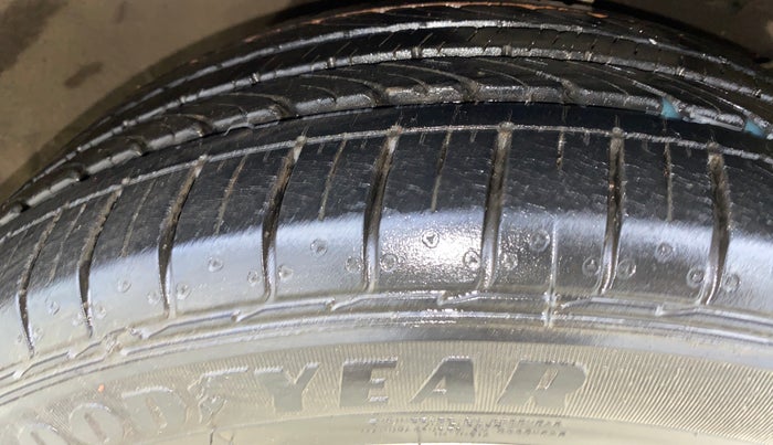 2020 Maruti Ciaz ALPHA  AT 1.5 SHVS PETROL, Petrol, Automatic, 14,845 km, Right Front Tyre Tread