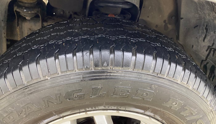 2017 Mahindra TUV300 T8, Diesel, Manual, 1,25,322 km, Left Front Tyre Tread