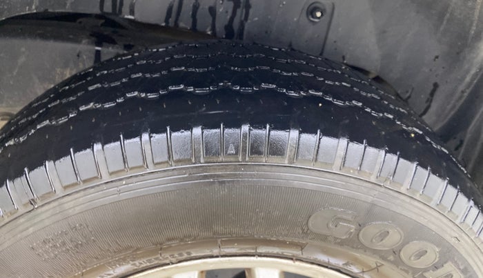 2017 Mahindra TUV300 T8, Diesel, Manual, 1,25,322 km, Left Rear Tyre Tread