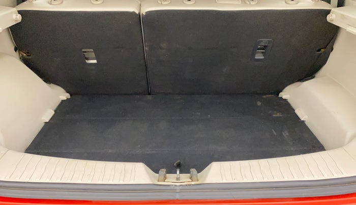 2019 Mahindra XUV300 W8 (O) 1.2 PETROL, Petrol, Manual, 58,737 km, Boot Inside