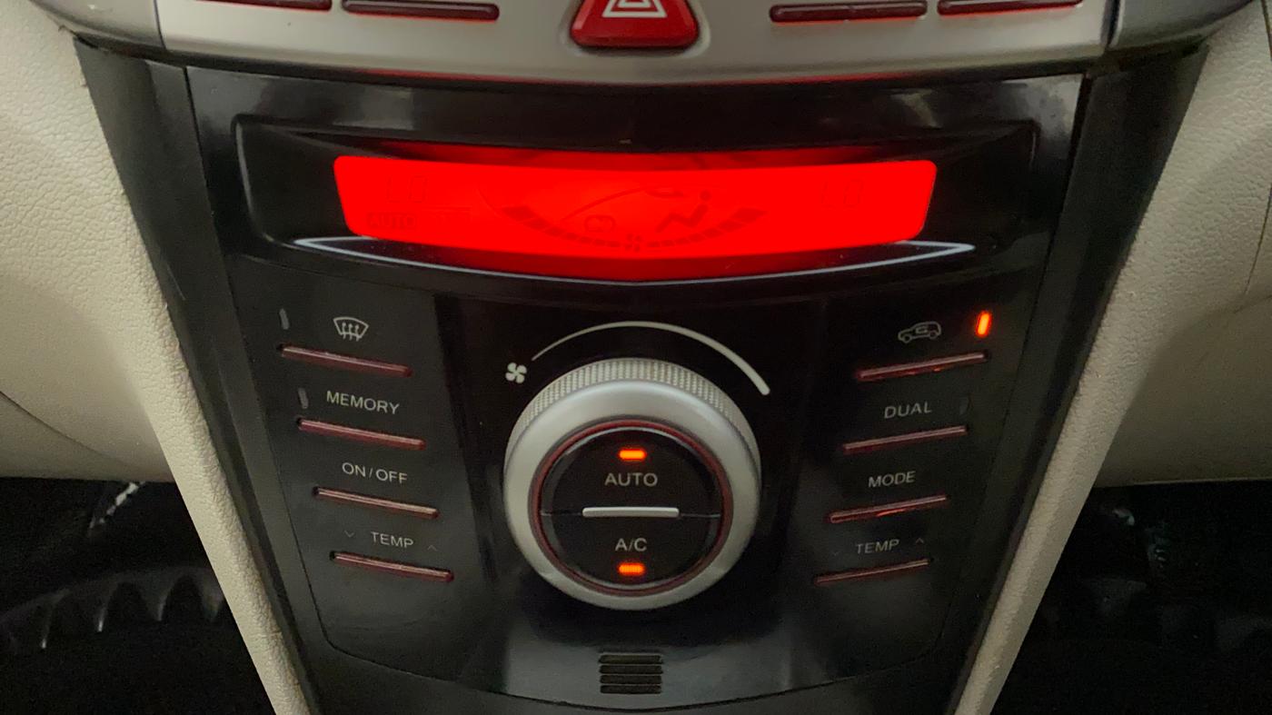 2019 Mahindra XUV300 W8 (O) 1.2 PETROL, Petrol, Manual, 58,737 km, Automatic Climate Control