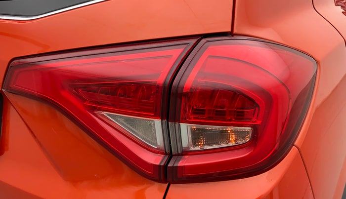 2019 Mahindra XUV300 W8 (O) 1.2 PETROL, Petrol, Manual, 58,737 km, Right tail light - Minor damage