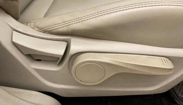 2019 Mahindra XUV300 W8 (O) 1.2 PETROL, Petrol, Manual, 58,737 km, Driver Side Adjustment Panel