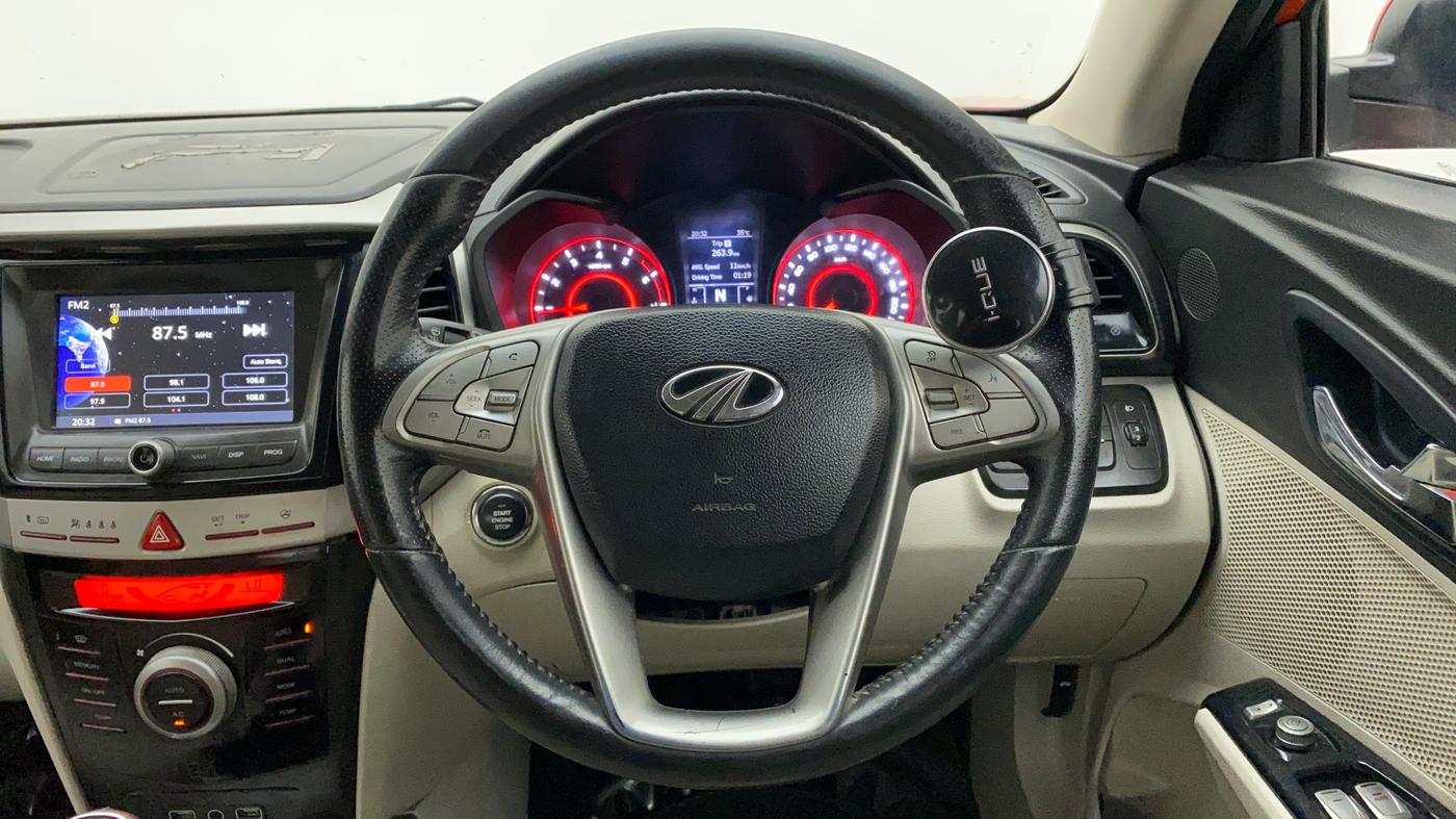 2019 Mahindra XUV300 W8 (O) 1.2 PETROL, Petrol, Manual, 58,737 km, Steering Wheel Close Up