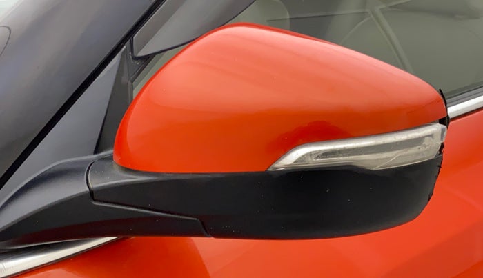 2019 Mahindra XUV300 W8 (O) 1.2 PETROL, Petrol, Manual, 58,737 km, Left rear-view mirror - Indicator light has minor damage