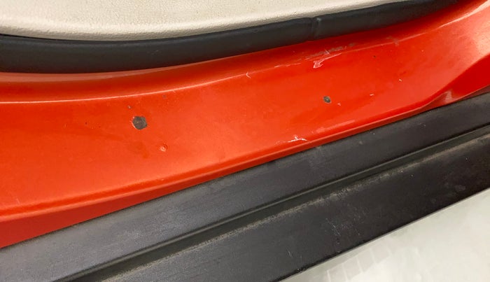 2019 Mahindra XUV300 W8 (O) 1.2 PETROL, Petrol, Manual, 58,737 km, Right running board - Paint has minor damage