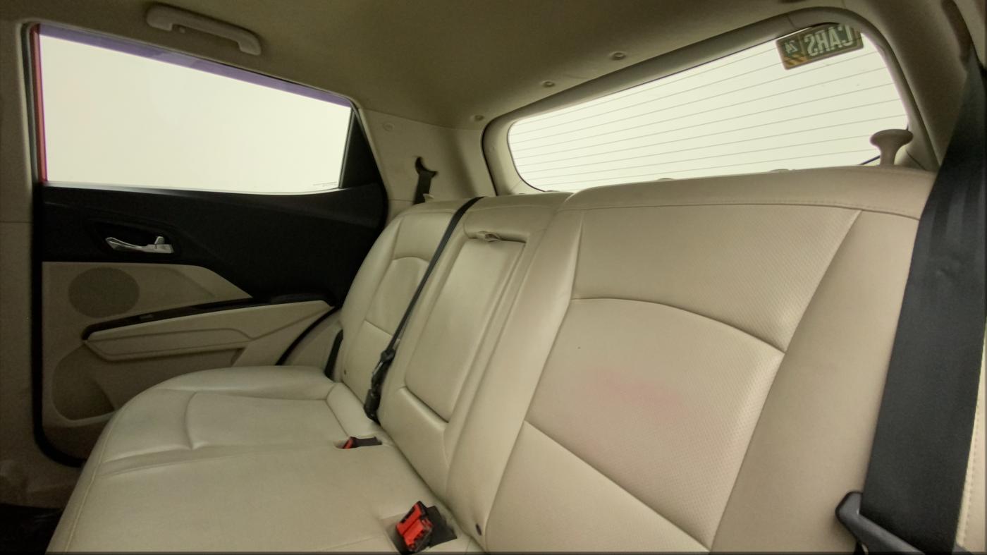 2019 Mahindra XUV300 W8 (O) 1.2 PETROL, Petrol, Manual, 58,737 km, Right Side Rear Door Cabin
