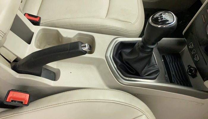 2019 Mahindra XUV300 W8 (O) 1.2 PETROL, Petrol, Manual, 58,737 km, Gear Lever