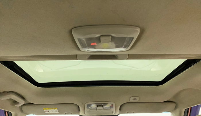 2019 Mahindra XUV300 W8 (O) 1.2 PETROL, Petrol, Manual, 58,737 km, Moonroof/ Sunroof